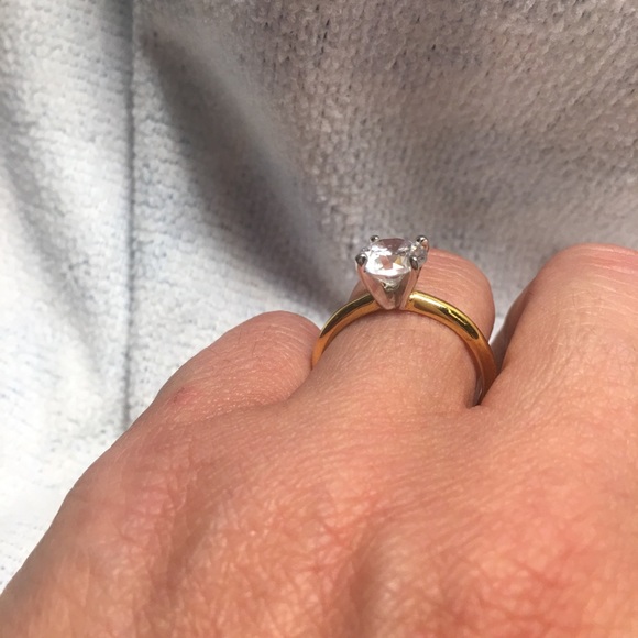 Engagement ring - Picture 2 of 5